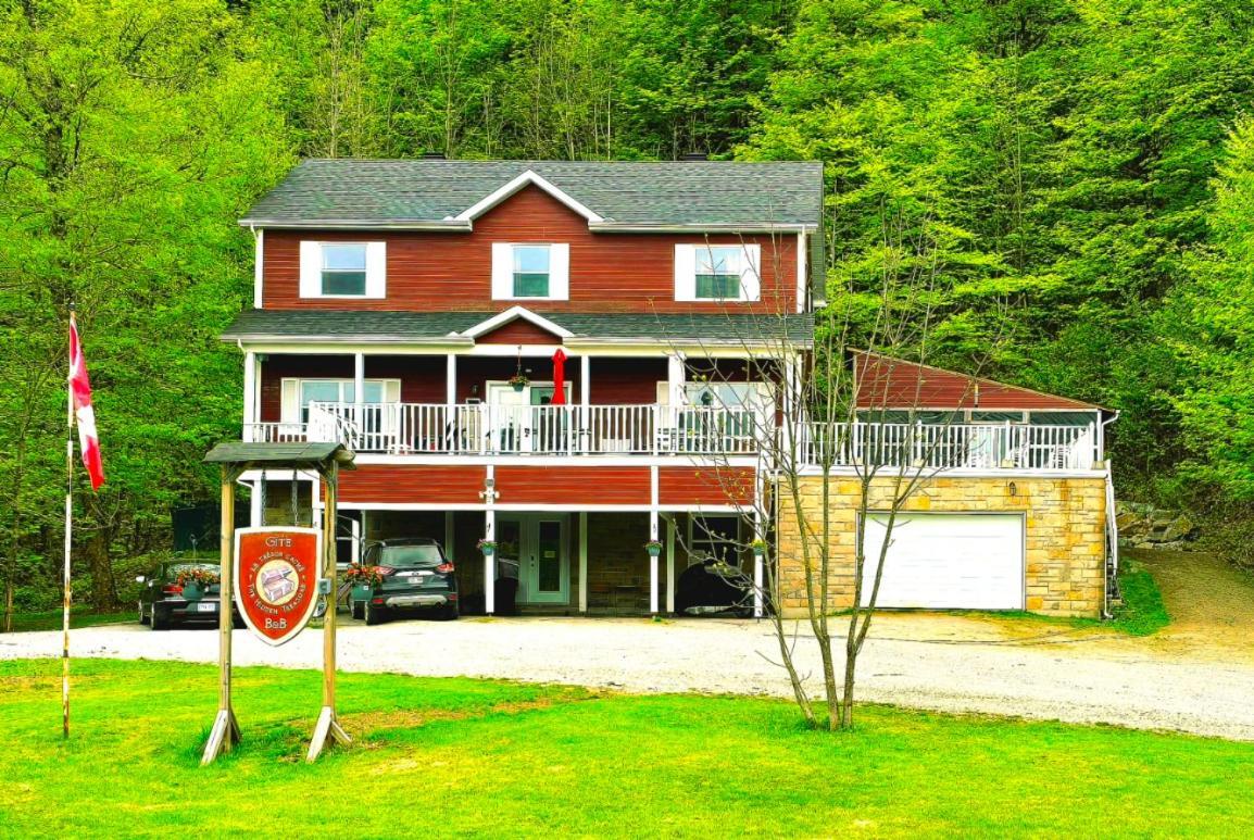 Chelsea Gite Le Tresor Cache Bed & Breakfast מראה חיצוני תמונה
